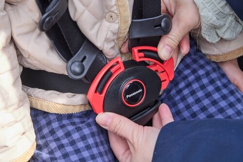後ろ乗せシートのバックルが止めやすい！ 電動アシスト自転車おすすめ イメージ4