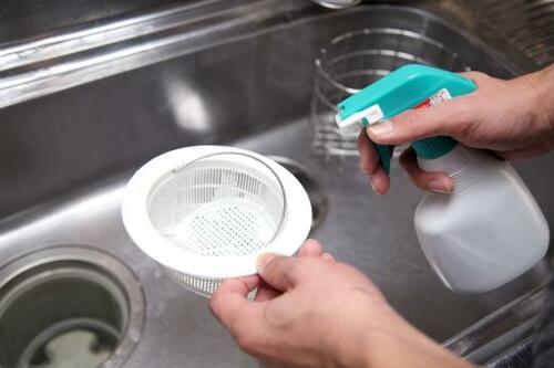 備え付けのゴミ受けは ヌメリやゴミがなかなか取れない… イメージ