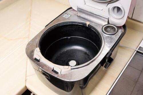 掃除ワザ2：汚れた炊飯器にはたまねぎの皮パックを イメージ4