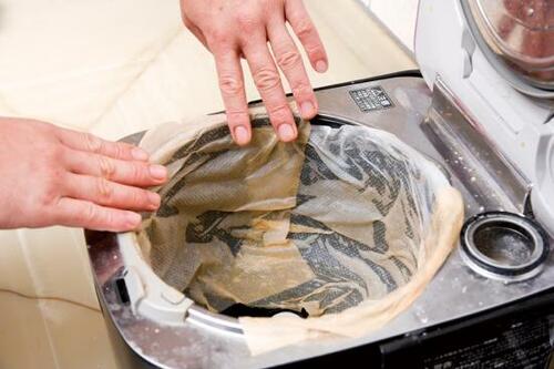 掃除ワザ2：汚れた炊飯器にはたまねぎの皮パックを イメージ3