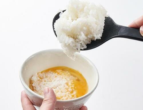 「アツアツをかき込むわがまま卵ご飯」3