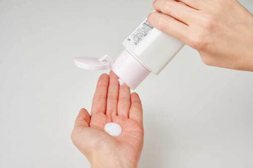 使用感： 出す量が調整しにくく余分に出てしまう 乳液おすすめ イメージ