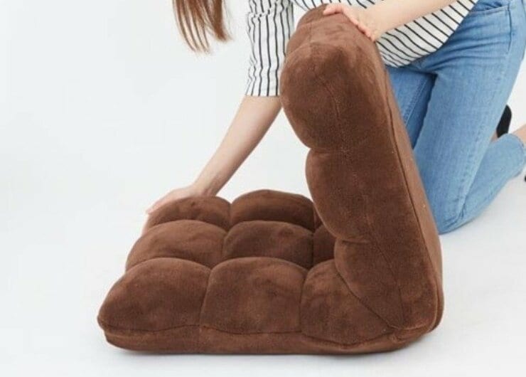 力いらずのラク座椅子！ ネットで人気の「コンパクト座椅子」の実力は？ ｜『MONOQLO』が試しました