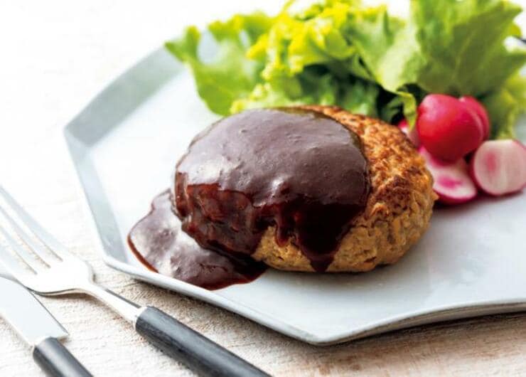 温めるだけでふっくら！ 市販ハンバーグおすすめ4選｜『LDK』と食のプロがレトルト・チルド製品を徹底比較