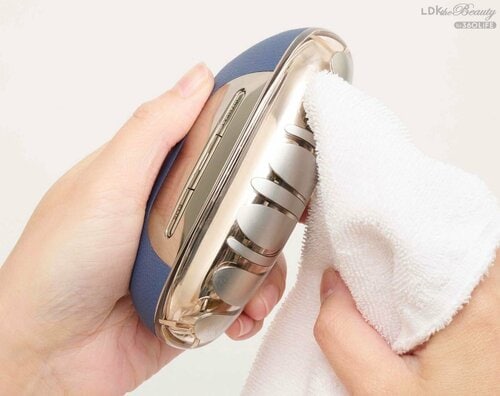 継続しやすさ：使用後は表面をサッと拭くだけ、お手入れが超ラク！ 美顔器おすすめ イメージ