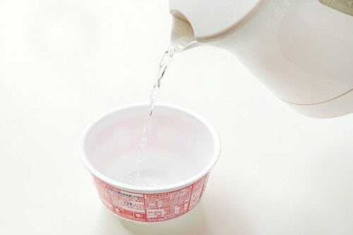 方法②カップ麺の容器で作る方法