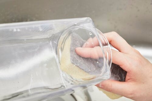 手のひらに収まるキャップが開けやすい 横置きできる冷水筒おすすめ イメージ4
