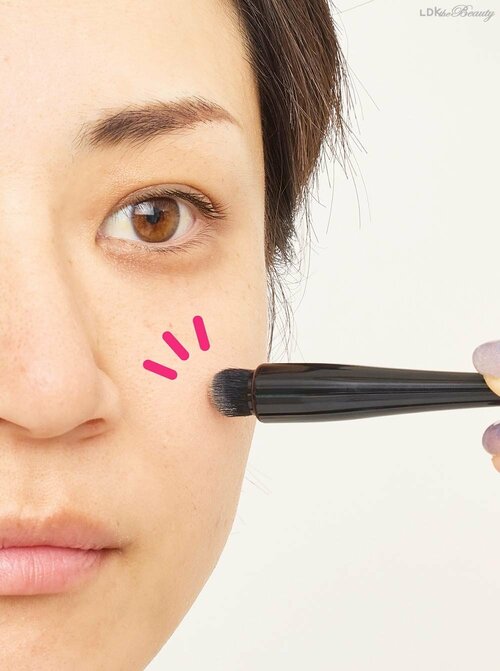 2:ブラシを垂直に当ててなじませる イメージ