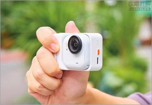 手ブレ補正：グリップパーツで持ちやすい！ 家電批評ベストバイオブザイヤーおすすめ イメージ