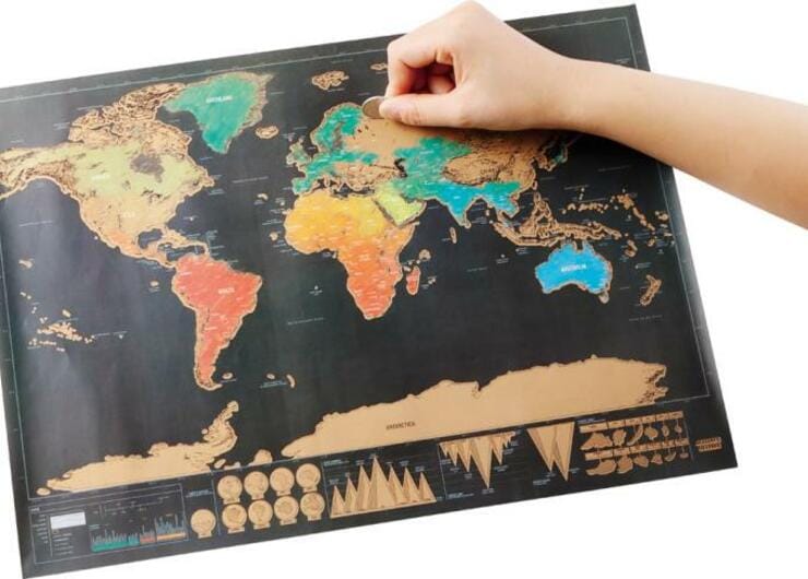 旅先が一目瞭然！  “スクラッチ世界地図・日本地図”がインテリアにも素敵です｜『MONOQLO』が紹介