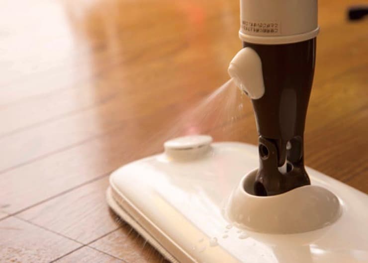 もう、かがまなくていいんです。“腰にやさしい”床掃除術