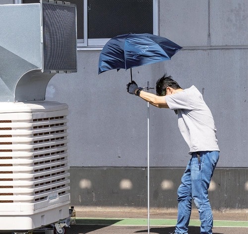 【テスト報告書】軽い傘が必ずしも弱いとは限らない! 風の力を巧みに受け流した傘があった 折りたたみ傘おすすめ イメージ2