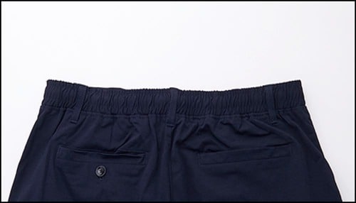 後ろがゴムかつヒモで調節可能 ジャージースーツおすすめ イメージ