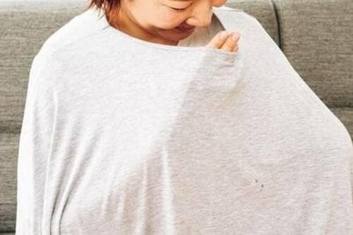 とろみ生地で伸縮性があり着脱カンタン 授乳ケープおすすめ イメージ2