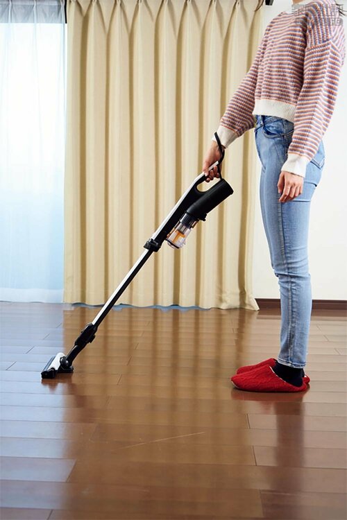 女性でも操作がしやすいサイズ 軽いコードレス掃除機おすすめ イメージ