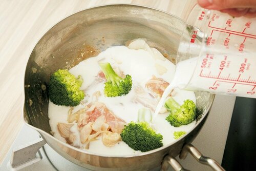 砂糖の保水力はスゴイ！ 鶏むねソテーをふっくら仕上げます イメージ5