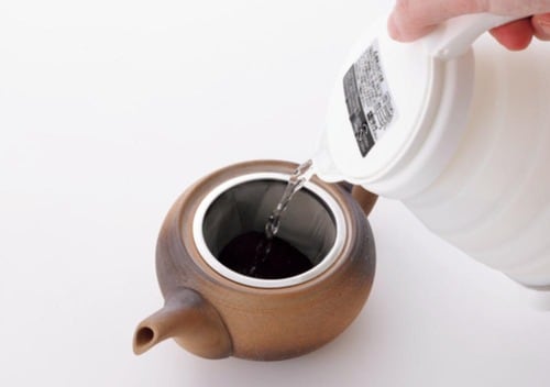 ▼STEP2:お湯を急須に入れる コーヒー急須おすすめ イメージ