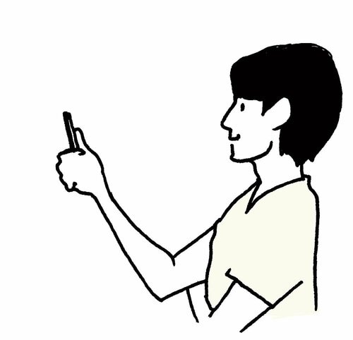 スマホは顔の高さに上げて操作する イメージ