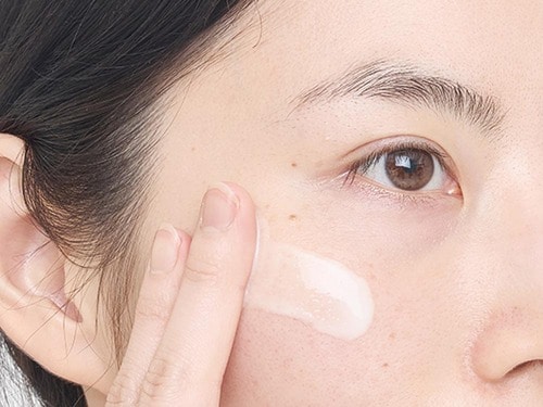 強めの香りは好みがわかれた 美白美容液おすすめ イメージ