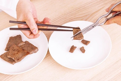 子どもや介護用の取り分けでも活躍 キッチンバサミおすすめ イメージ