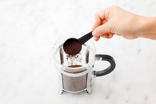 1：コーヒー粉を入れる イメージ