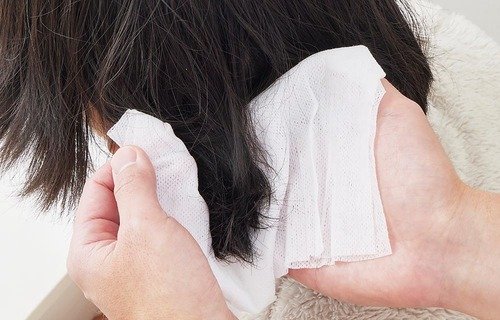 使うシーン2:お風呂に入れない災害時やアウトドアで ドライシャンプーおすすめ イメージ