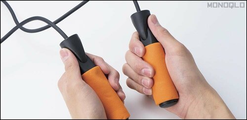 【握りやすさ】グリップのスポンジが手にフィットする 縄跳びおすすめ イメージ
