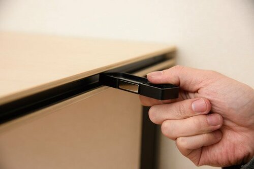 机の脇に物を置く新発想机の上がスッキリ広々!