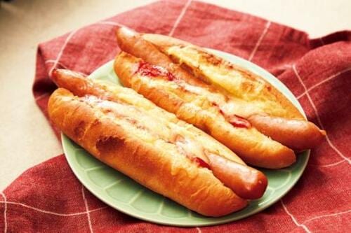 あっさり系のチーズがとろける「とろとろチーズドッグ」