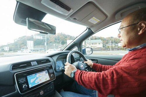 世界初のワンペダル操作は楽しくてエコな走りを実現します
