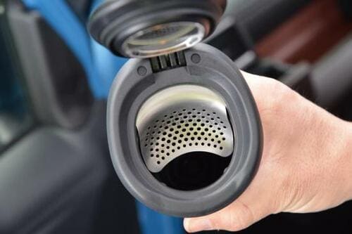 運転中でも抜群に使いやすい 「ソーラーアッシュ トレイ X レザー調 」 イメージ