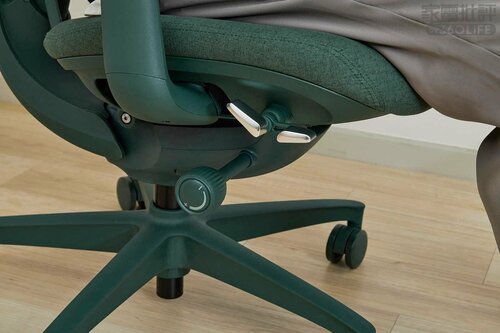 リクライニング角度は広め! ただ腰が浮くことも オフィスチェアおすすめ イメージ