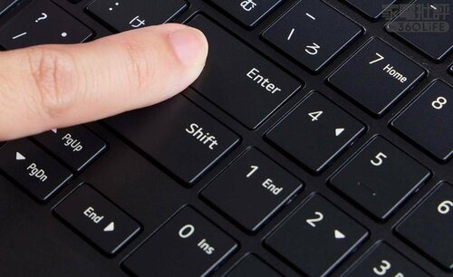 【使い勝手】小さめながらテンキー付きでタッチパッドも操作しやすい イメージ2