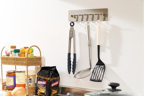 スチール壁面に近づけるだけで装着！ スリーコインズおすすめ イメージ