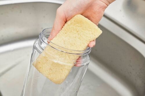 水切れが良く注ぎやすい 横置きできる冷水筒おすすめ イメージ4