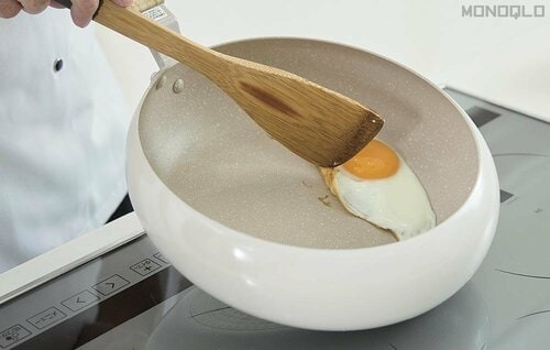 振りやすくてくっつきにくいから調理が楽! 振りやすいフライパンおすすめ イメージ2