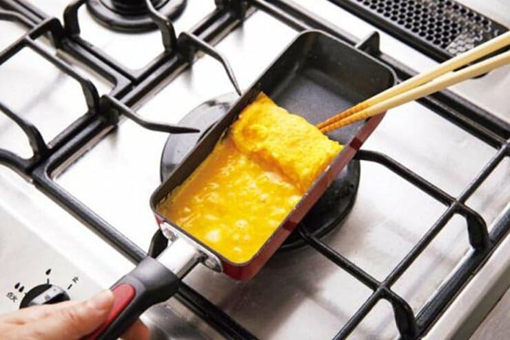 軽くて使いやすい！ 卵焼き器のおすすめ4選｜女性誌『LDK』と料理のプロが人気製品を比較