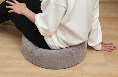 座面が大きめでゆったり座れる フロアクッションおすすめ イメージ