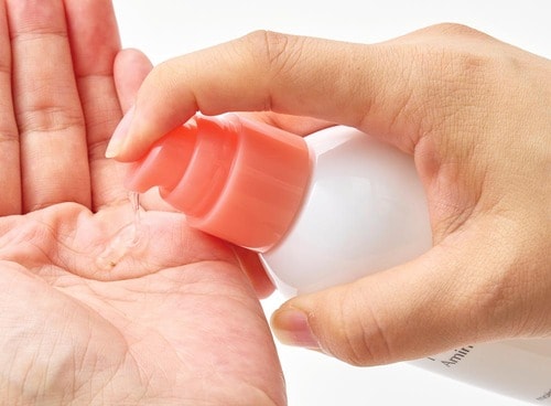 年齢肌が気になるなら高保湿化粧水に切り替えて エイジングケア化粧水おすすめ イメージ