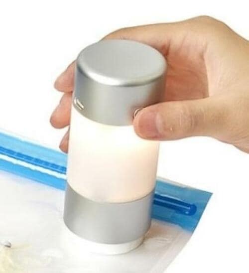 片手でラクに真空保存ができる「ミニ真空パック器」 イメージ