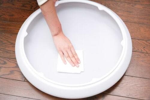 掃除ワザ1：柔軟剤で照明器具のホコリ防止！ イメージ3