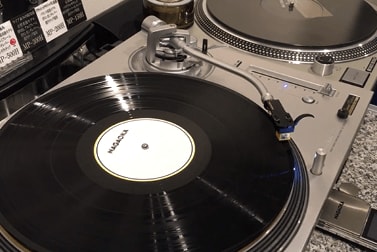 9:音溝の汚れを取る レコードメンテナンスおすすめ イメージ