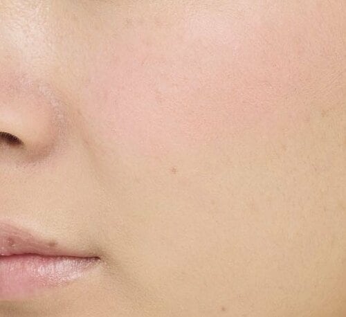 【ツヤ感】セミツヤ仕上がりで控えめ チークおすすめ イメージ