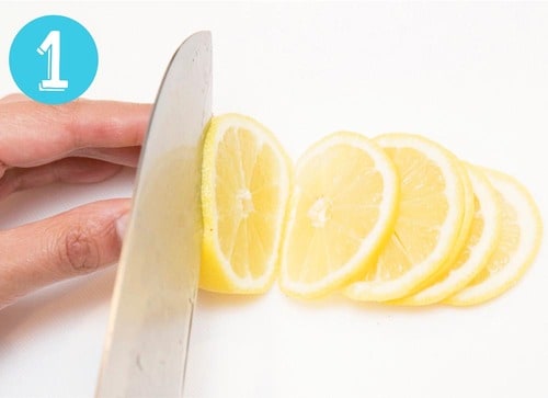 STEP1:レモンを輪切りに 野菜の冷凍保存方法おすすめ イメージ