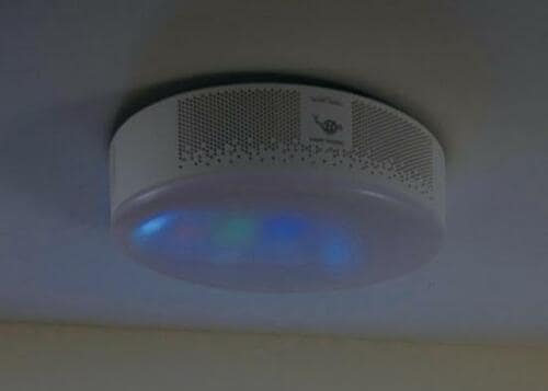 ポイント1：ステレオスピーカーで映画館のようなサウンドを実現！ イメージ