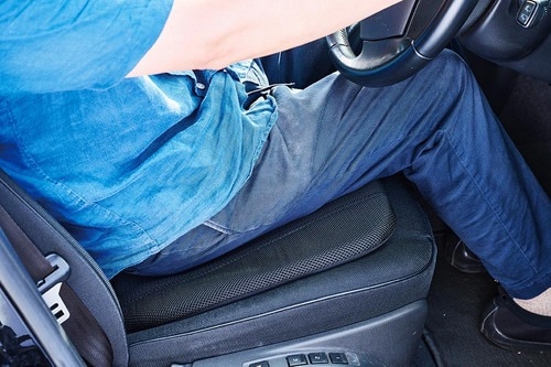 車用シートクッションおすすめ ダイソー 車クッション ストッパー付 イメージ2