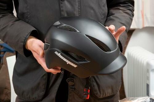 11位: LEDライトで安全に走れる「Shinmax」 ロードバイク用ヘルメットおすすめ イメージ