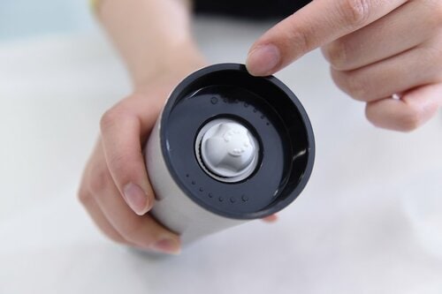 LDKベストバイ電動ミルおすすめ ラドンナ Toffy 電動ソルト＆ペッパーミル K-EM1-SV粒の大きさ調整がわかりやすい イメージ2