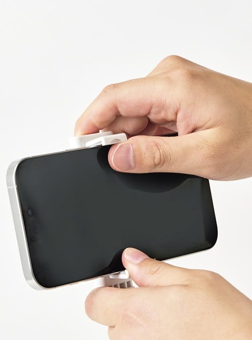 スマホをしっかりホールドでき、安定感あり ミニ三脚おすすめ イメージ