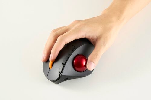 フィット感がよくクリックも快適 トラックボールマウスおすすめ イメージ